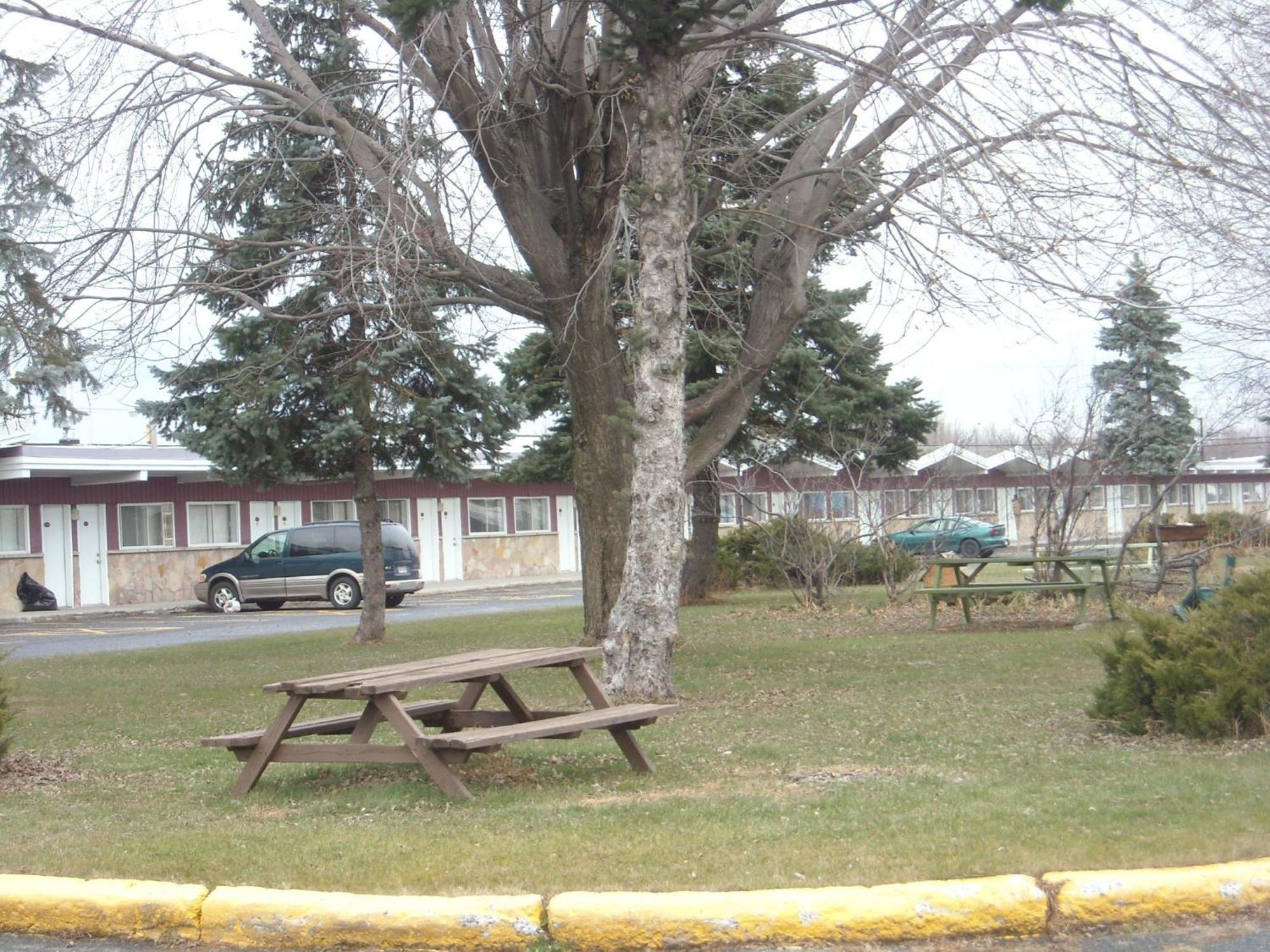 Grand Motel Saint-Hubert Longueuil Exterior photo